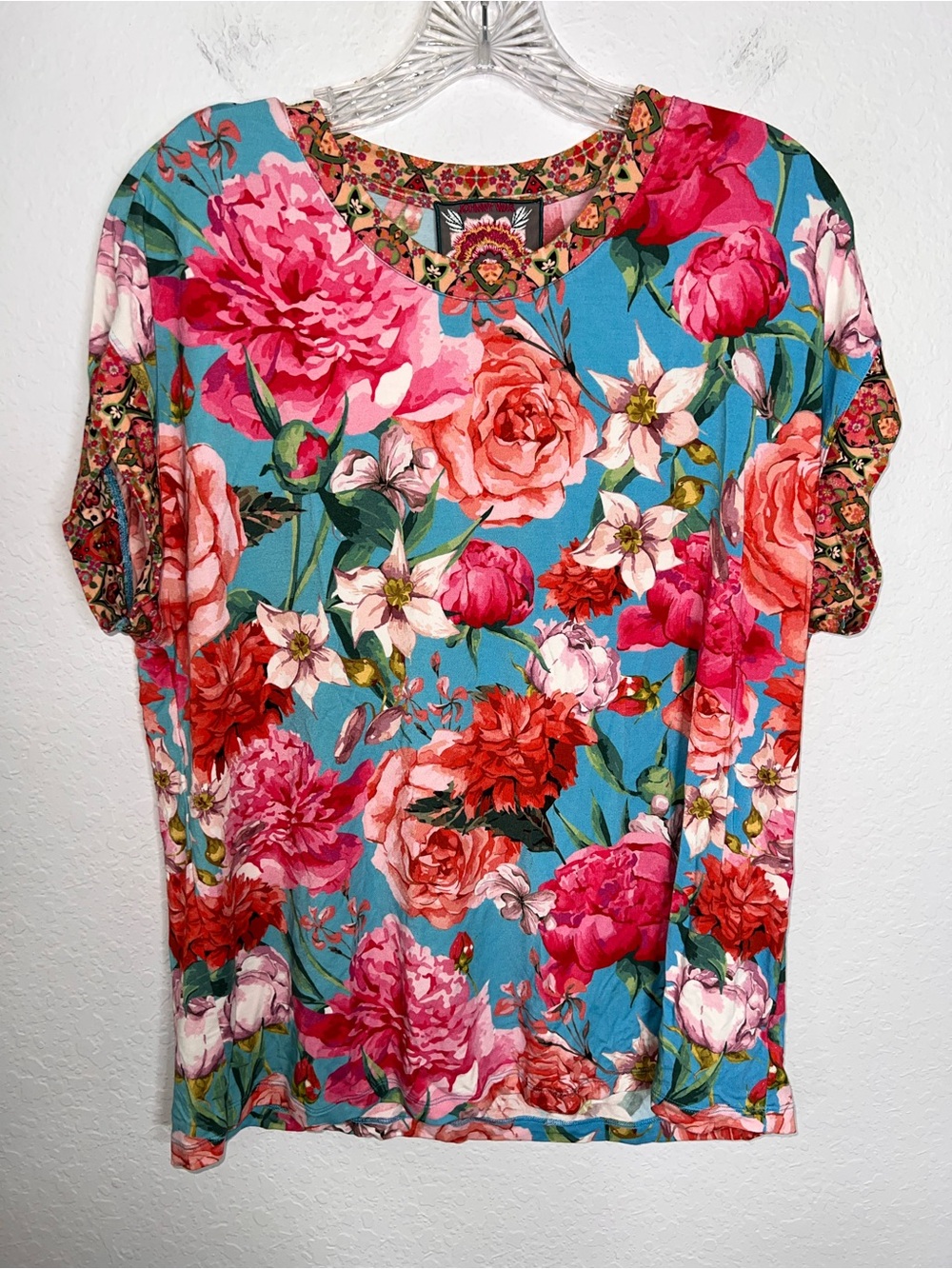 Johnny Was Rose T Shirt Top Blouse Women’s Medium Roses Print Boho Soft B26